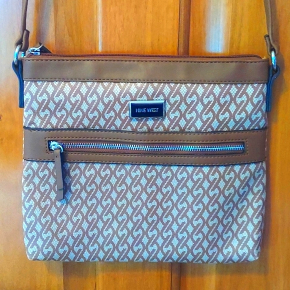 :Nine West Crossbody Bag, Neutral Colors, Like New!I have 2 of these
